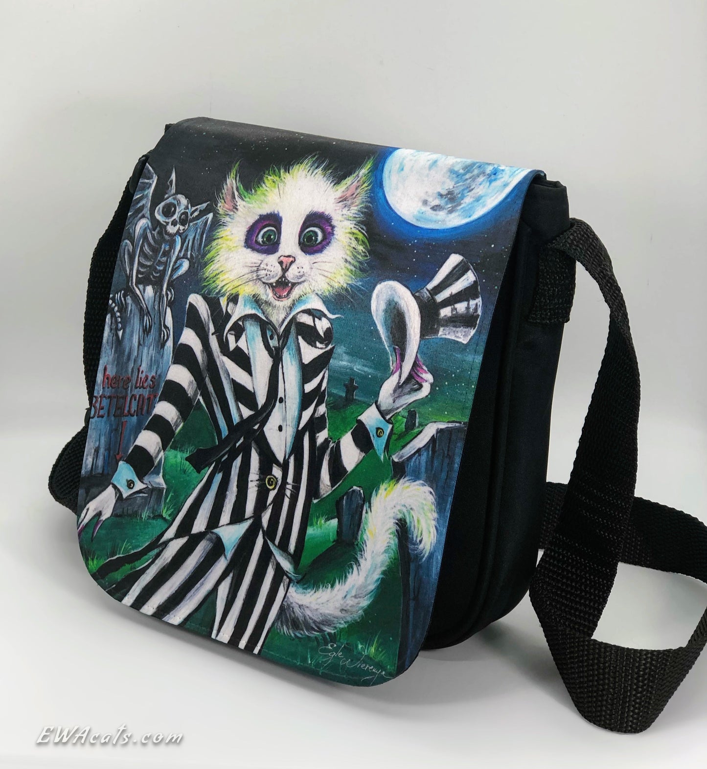 Shoulder Bag "BeetleCat" with a Removable Flap
