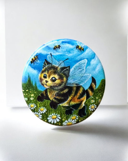Button "Kitty Bee"